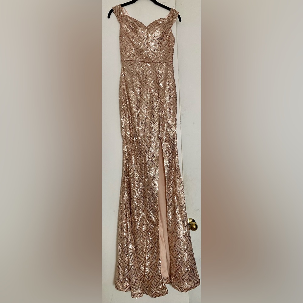 Gold Sequin Dress. (( NEVER WORN- BRAND NEW))